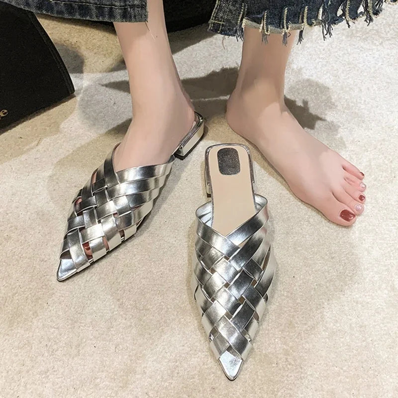 Schicker Slipper mit Webmuster