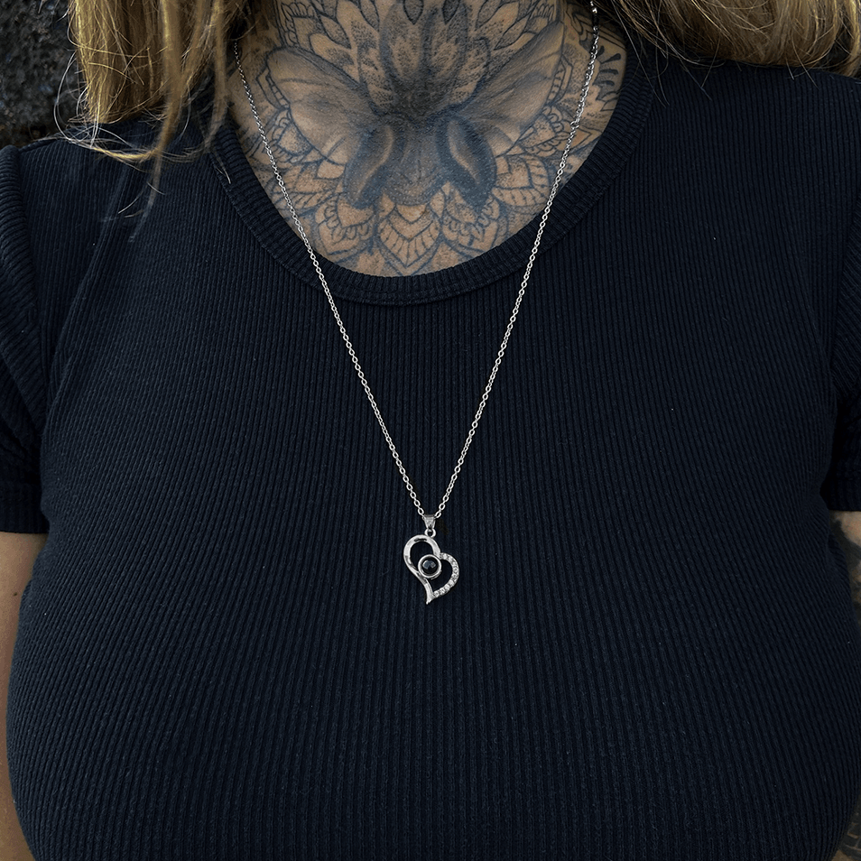 Collar con símbolo de amor