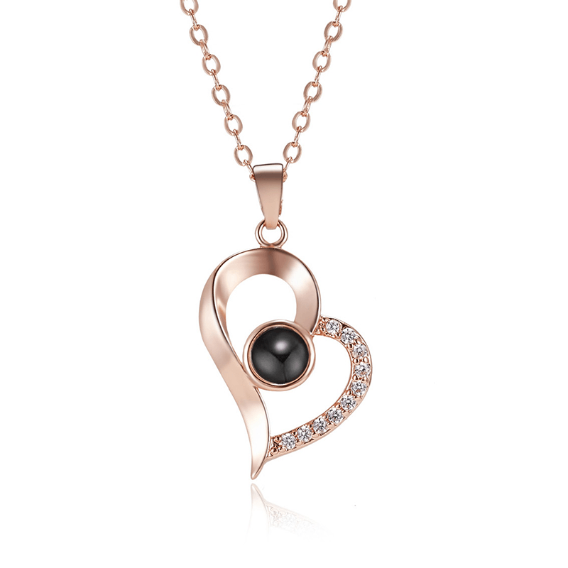 Collar con símbolo de amor