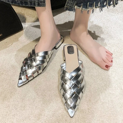 Schicker Slipper mit Webmuster